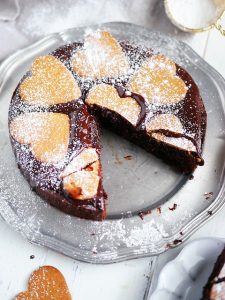How to Make an Amazing Homemade Gingerbread Chocolate Cake