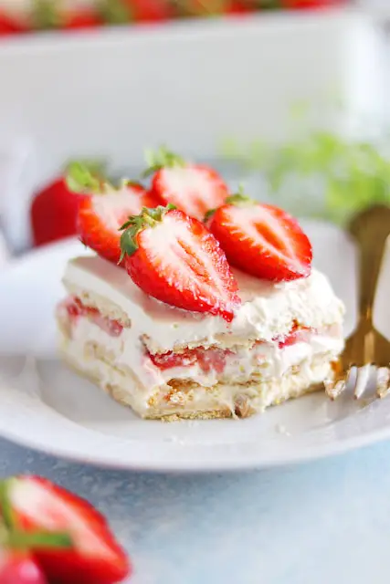 No Bake Strawberry Pastry – Ice Box Cake