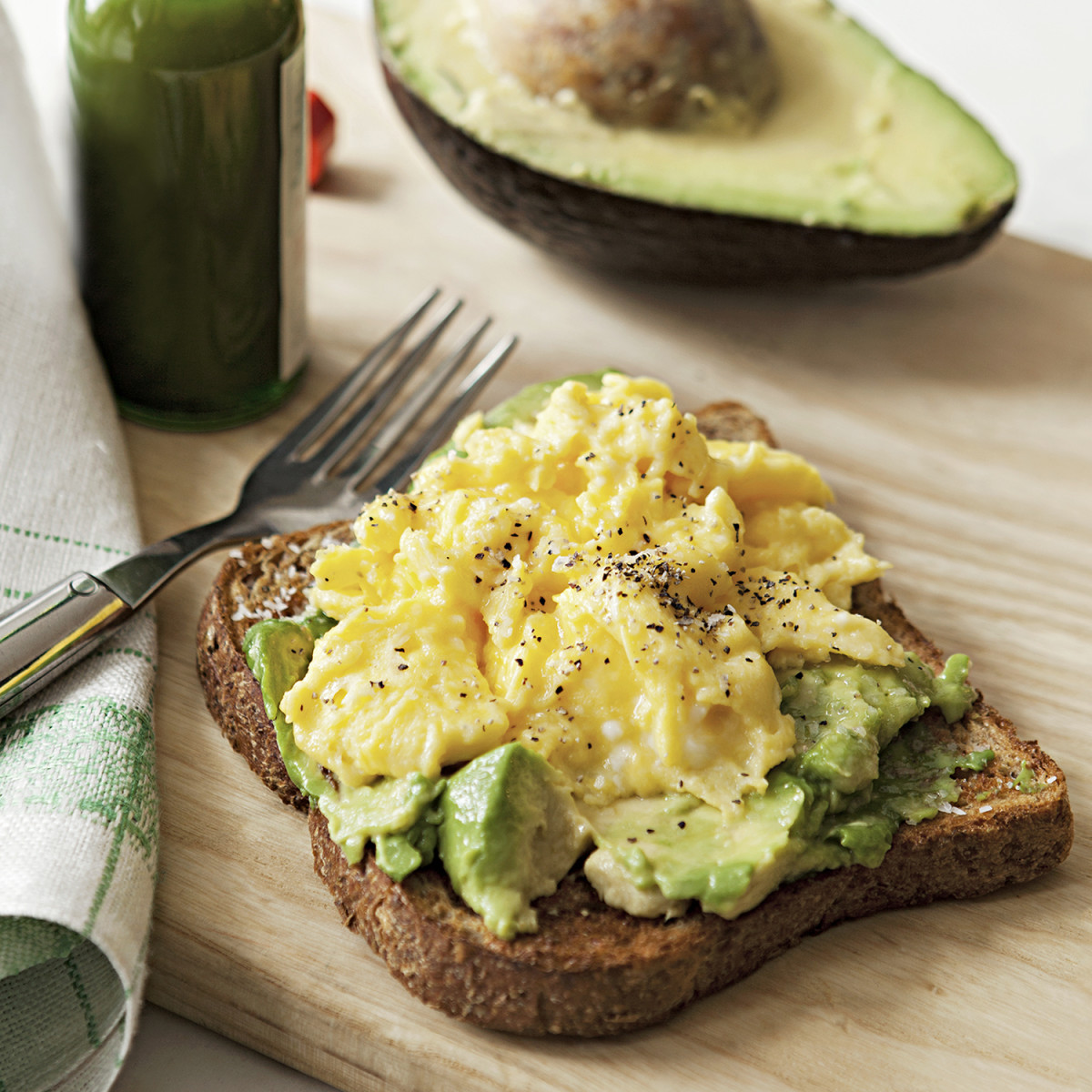 Toasted Rye Bread with Avocado and Eggs Recipe