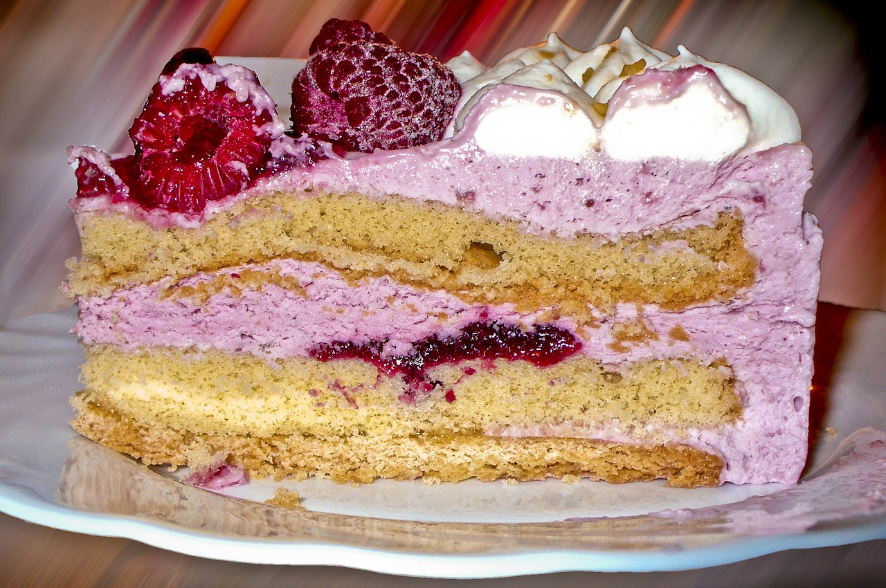 Raspberry Cake with Vanilla and Cardamom
