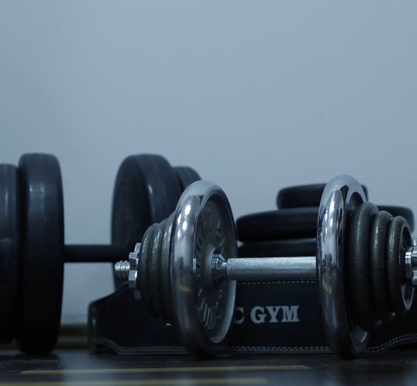 5 Quad Exercises with Dumbbells for Stronger Legs
